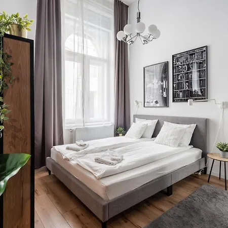 E32 - Oktogon Panorama Suite - Best Location - By Bqa Appartement *