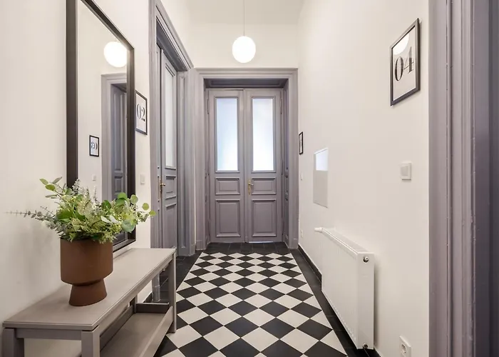 E32 - Oktogon Panorama - Location - By Bqa *