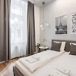 Apartmán E32 - Oktogon Panorama - Location - By Bqa