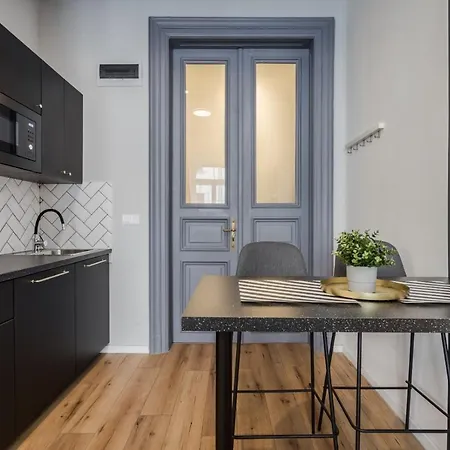 Apartment E32 - Oktogon Panorama Suite - Best Location - By Bqa *