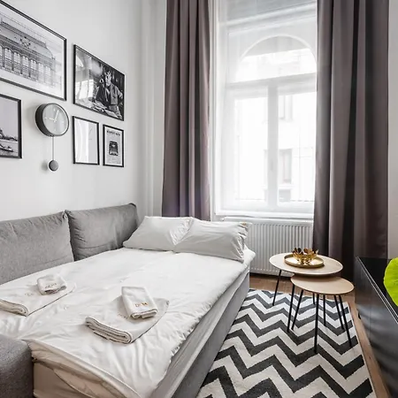 E32 - Oktogon Panorama Suite - Best Location - By Bqa Apartment