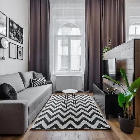 E32 - Oktogon Panorama Suite - Best Location - By Bqa * בודפשט